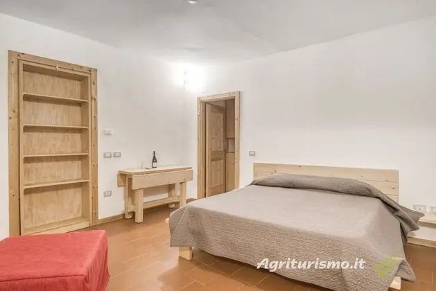 Tek Büyük Yataklı Oda, Avlu (Podere)