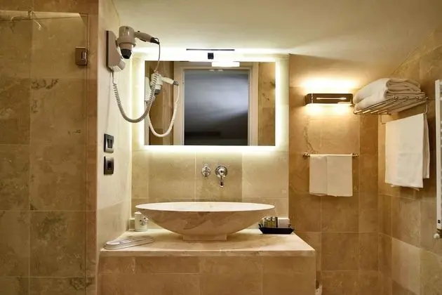 Premium Oda, Teras