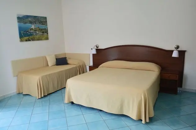 Deluxe Üç Kişilik Oda