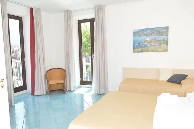 Deluxe Üç Kişilik Oda