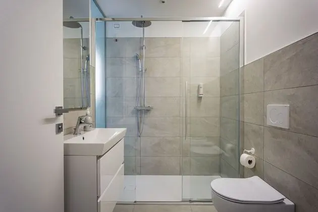 Tek Büyük Yataklı Oda, Balkon (Bastia)