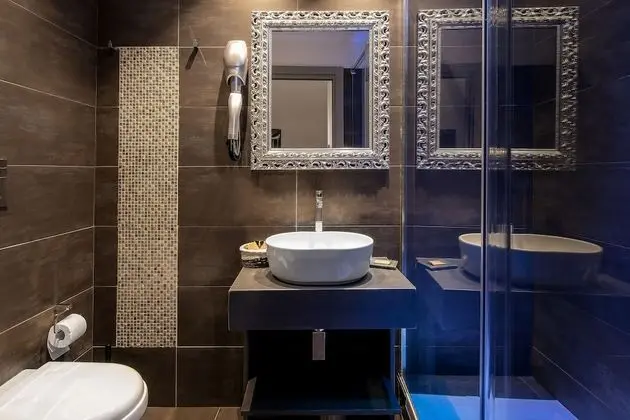 Junior Oda, Sıcak Su Küveti