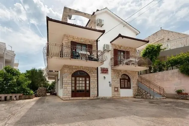 Apart Daire (Boris - 30 m from beach - A1(6+2))