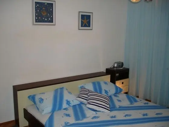 Ev (Boris - close to the sea with parking)