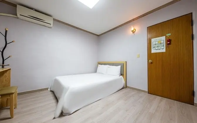 Oda (Room B)