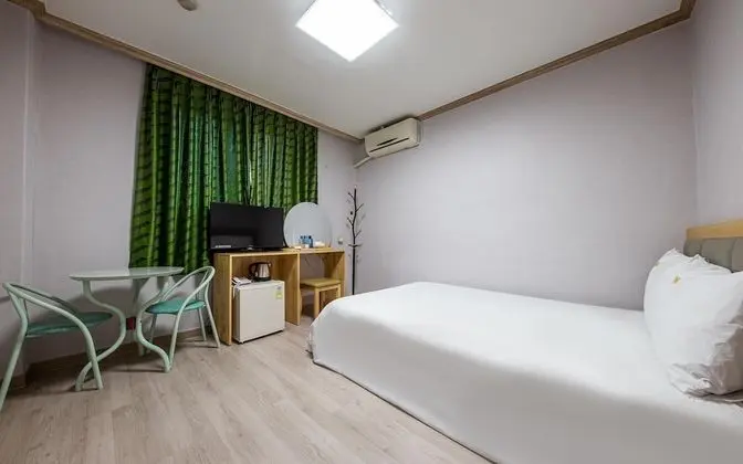 Oda (Room B)