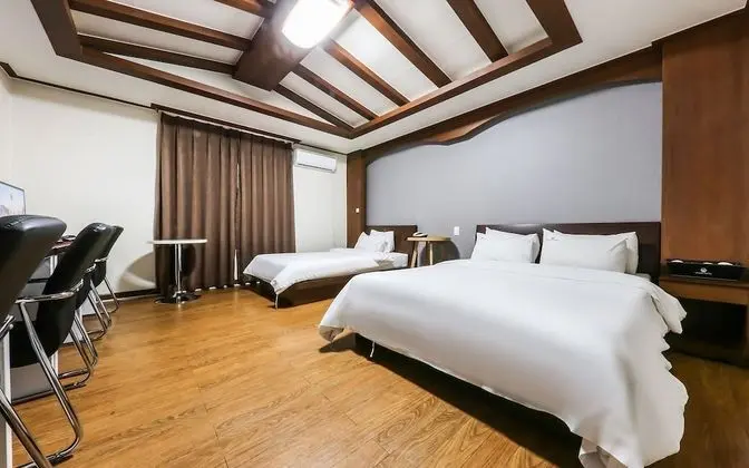 Oda (4 PCs for gaming (twin beds))