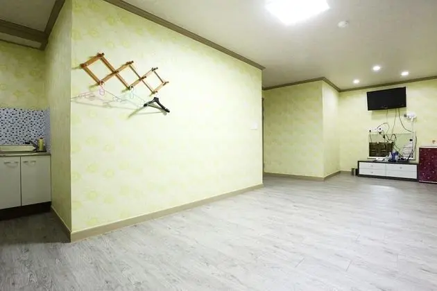 Oda (Condo Studio (8 People))