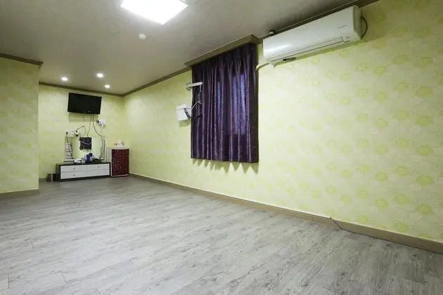 Oda (Condo Studio (8 People))