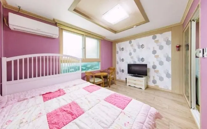 Oda (Room 103 (Bedroom))