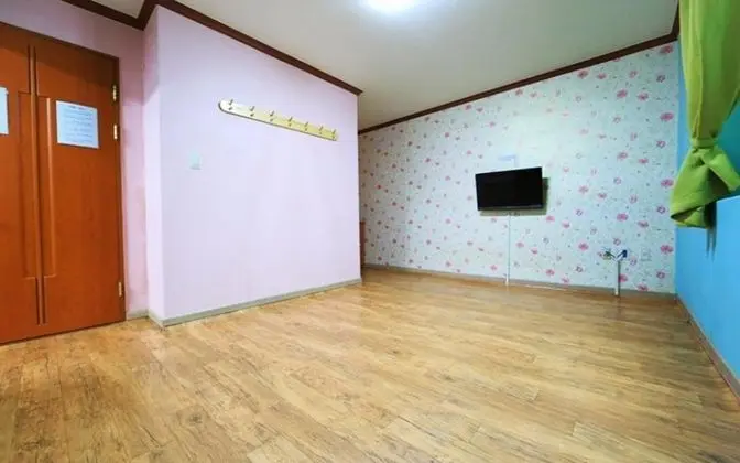 Oda (Room 102 (Semi-basement))