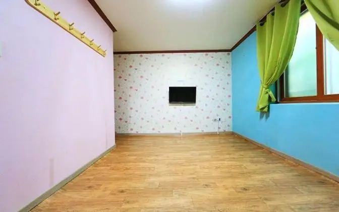 Oda (Room 102 (Semi-basement))