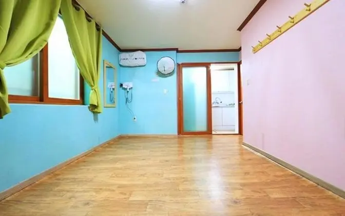 Oda (Room 102 (Semi-basement))