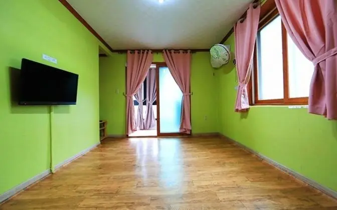 Oda (Room 201)