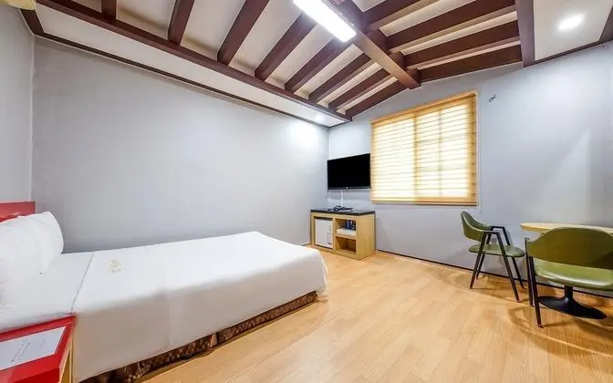 Oda (Two Rooms (Twin))