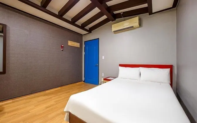 Oda (Two Rooms (Twin))