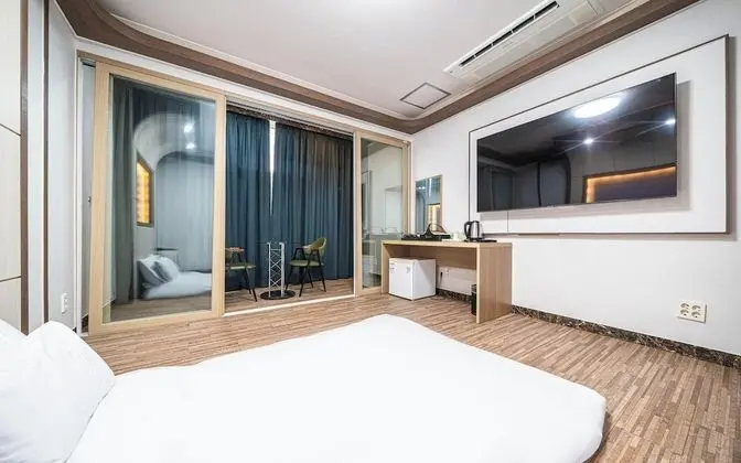Oda (Korean-style Ondol Room)