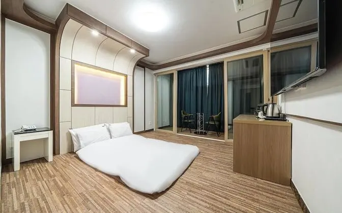 Oda (Korean-style Ondol Room)