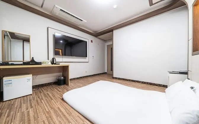 Oda (Korean-style Ondol Room)