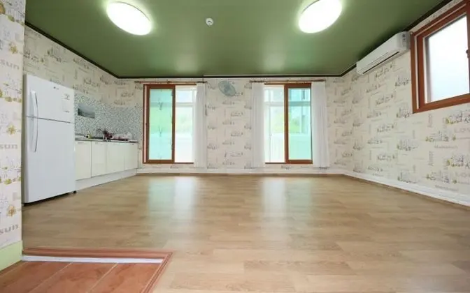 Oda (Room 105)