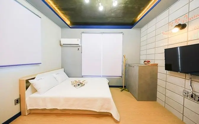 Oda (Room 204)