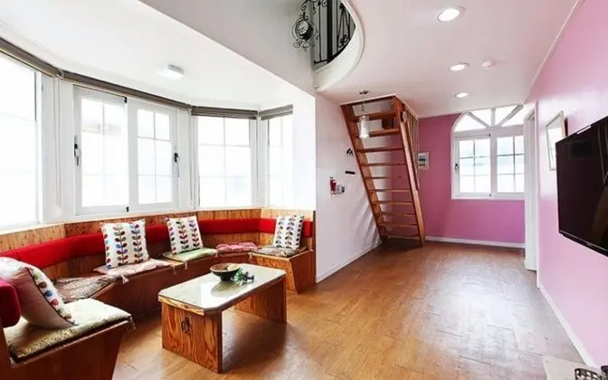 Oda (Room 305 (Duplex))