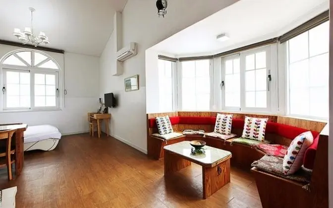 Oda (Room 305 (Duplex))