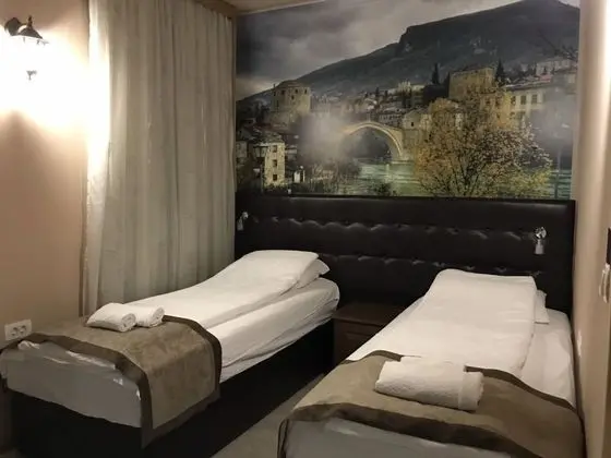 Üç Kişilik Oda