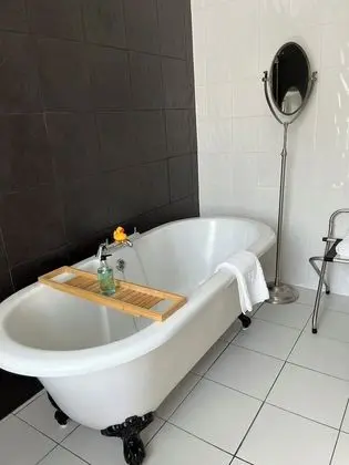 Tek Büyük Yataklı Oda, Tepe Manzaralı (Quiller)