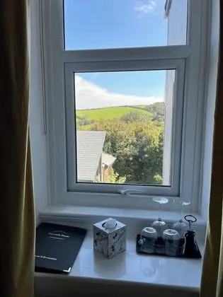 Tek Büyük Yataklı Oda, Tepe Manzaralı (Quiller)