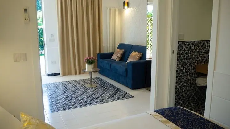 Comfort Üç Kişilik Oda (with Patio)