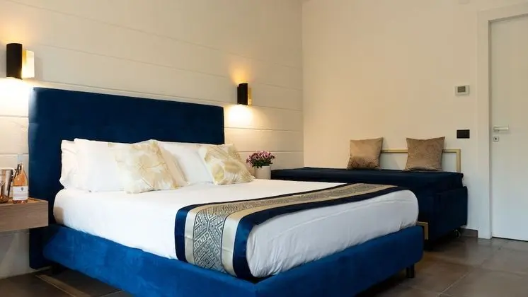 Tek Büyük Yataklı Oda, Engellilere Uygun, Veranda (Accessible, with Patio)