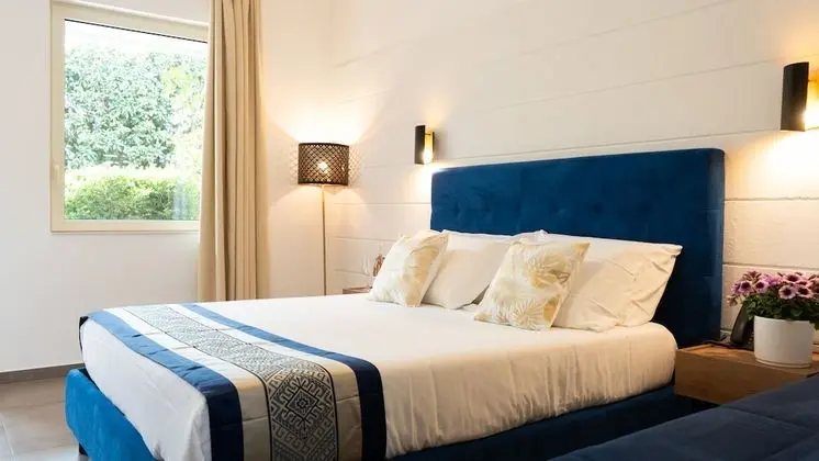 Tek Büyük Yataklı Oda, Engellilere Uygun, Veranda (Accessible, with Patio)