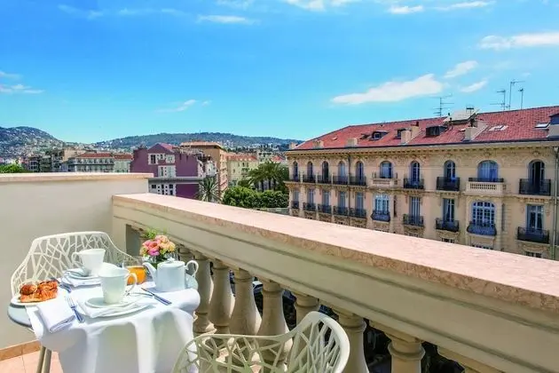 Exclusive Oda, Teras