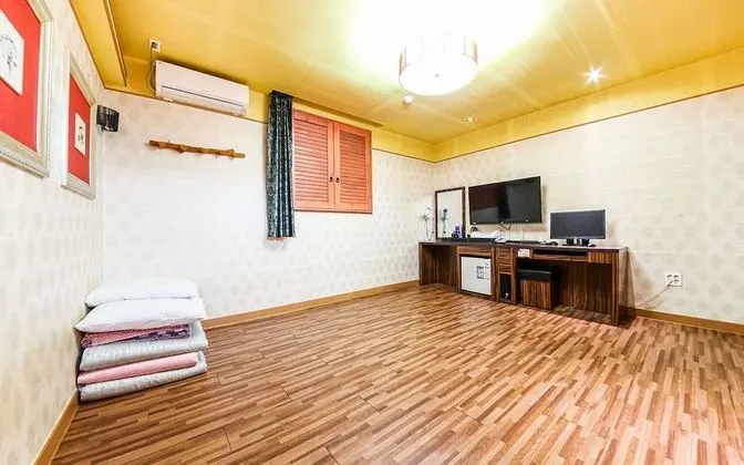 Oda (Korean-style Ondol Room)
