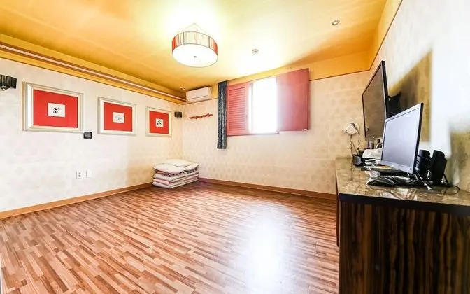 Oda (Korean-style Ondol Room)