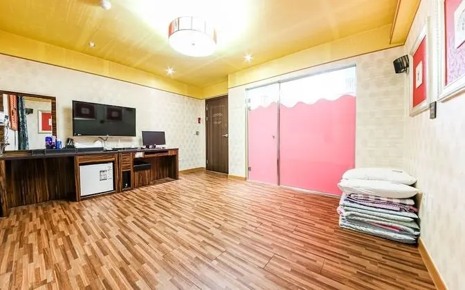 Oda (Korean-style Ondol Room)