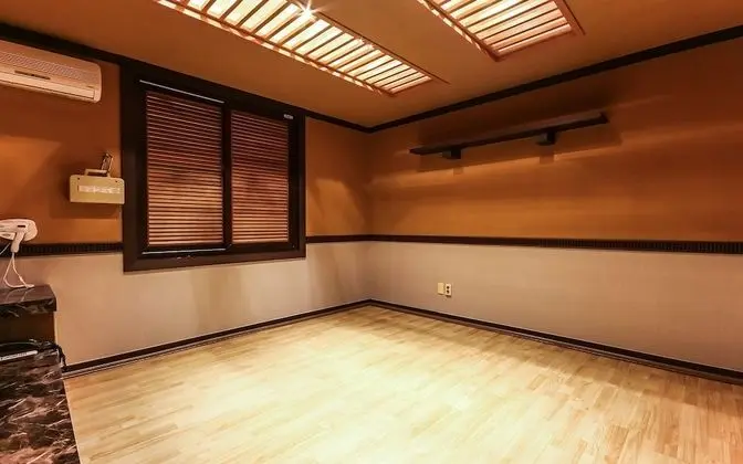 Oda (Korean-style Ondol Room)