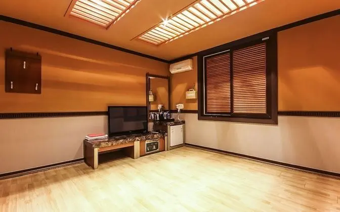 Oda (Korean-style Ondol Room)