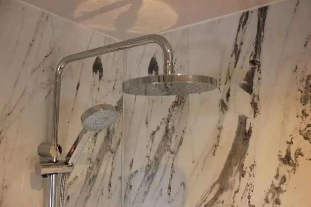 Deluxe Tek Büyük Yataklı Oda, Banyolu/Duşlu