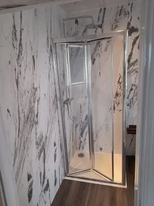 Deluxe Tek Büyük Yataklı Oda, Banyolu/Duşlu