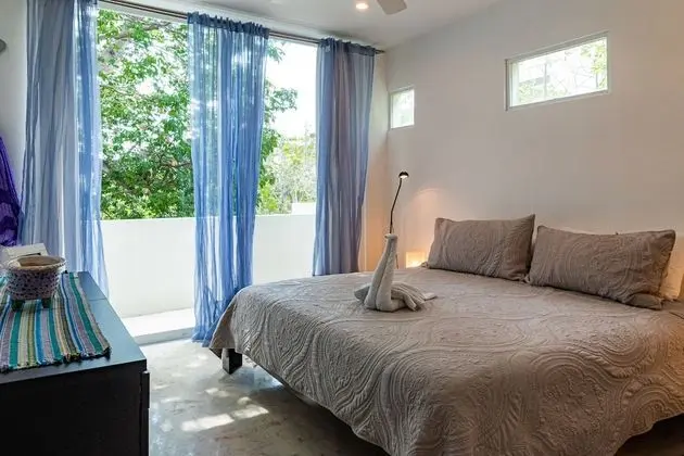 Premier Condo, 2 BR Private Pool 109