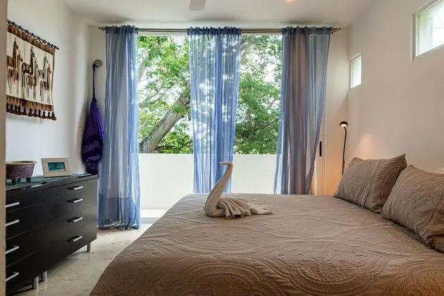 Premier Condo, 2 BR Private Pool 109