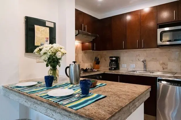 Premier Condo, 2 BR Private Pool 109
