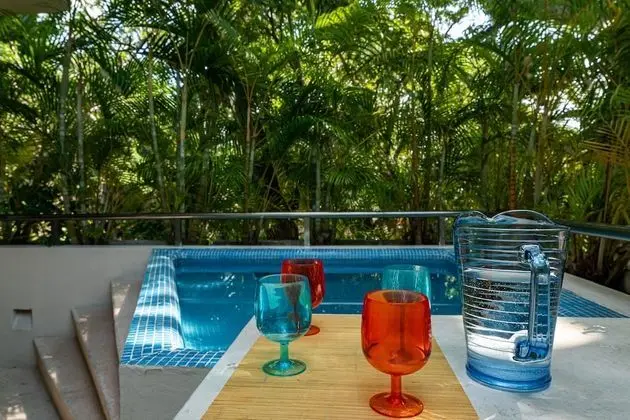 Premier Condo, 2 BR Private Pool 109