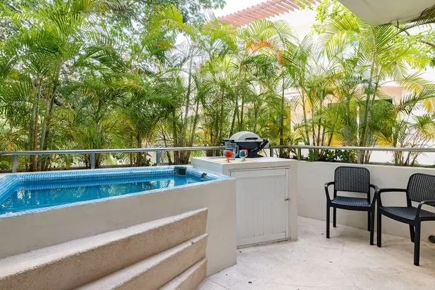 Premier Condo, 2 BR Private Pool 109