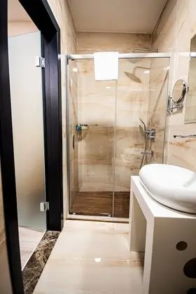 Basement Triple Room