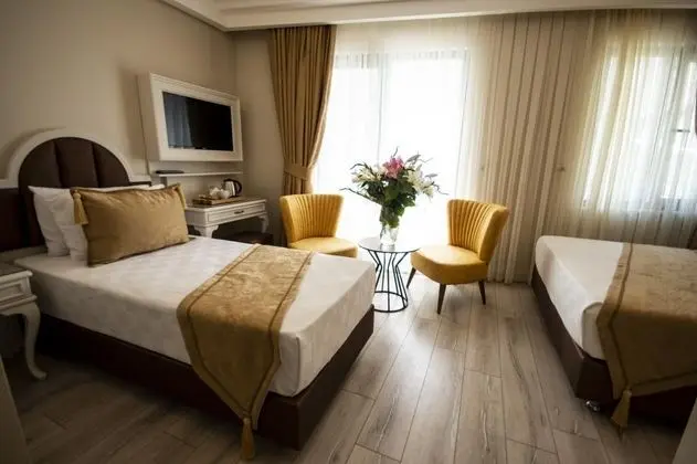 Triple, Sokak Manzaralı