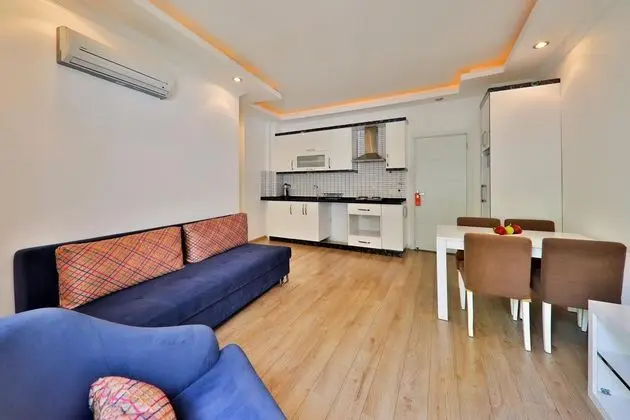 Daire-Tek Yatak Odalı,Bahçe Manzaralı,Giriş Katı