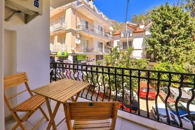 Daire-Tek Yatak Odalı,Sokak Manzaralı,Balkonlu